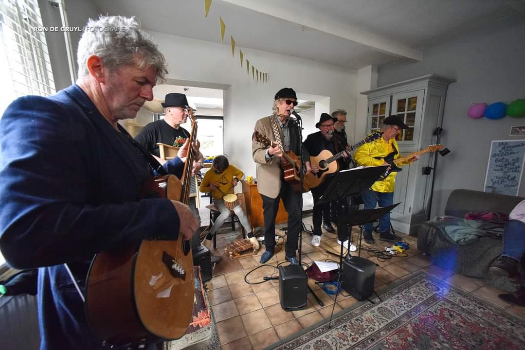 De Filistijnen Gluren bij de Buren 20230205