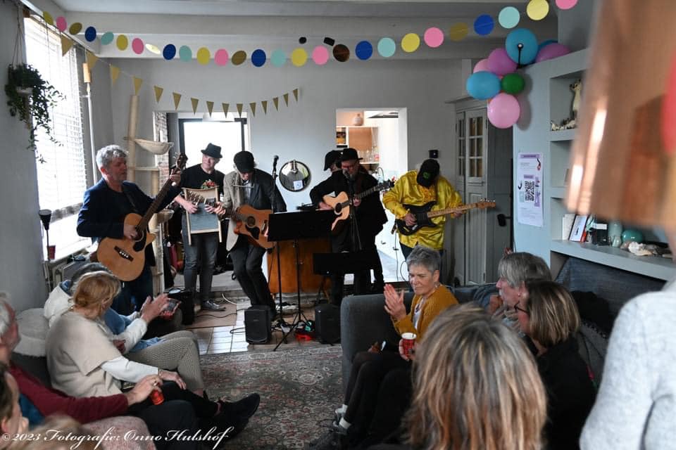 De Filistijnen Gluren bij de Buren 20230205