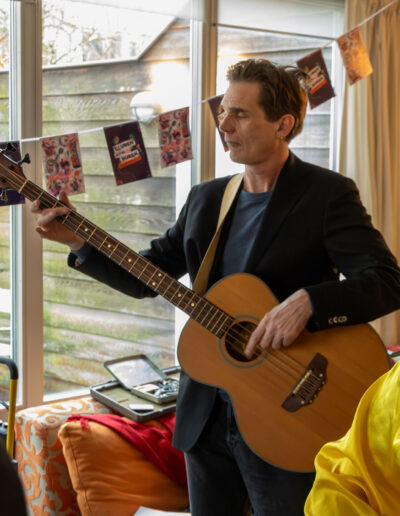 Gluren bij de Buren 1 februari 2026 - Mr. Re Tro